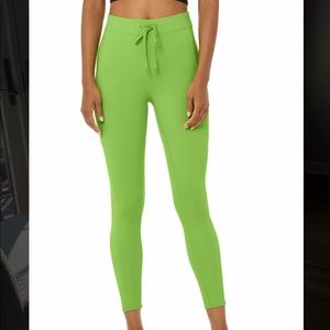 Alo 	7/8 HIGH-WAIST CHECKPOINT LEGGING in Green Apple 🍏